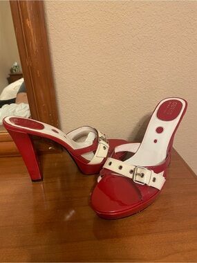 Vintage Guess Red Patent Platform Mule Heels 👠